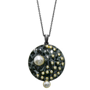 Black rhodium necklace with pearls